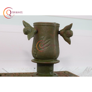 Support de base décoratif en métal vert avec bord festonné, une pièce propre et classique pour les présentoirs de Noël axés sur l'exportation - Product Image 4