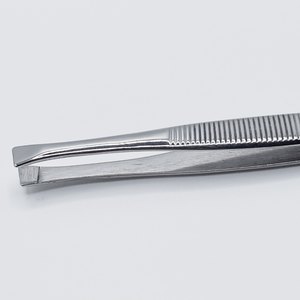 Pinzas de Cejas Profesionales de Acero Inoxidable de la Mejor Calidad con Diseño de Punta Inclinada Único, Pulimentadas para Uso Personal Femenino - Product Image 3