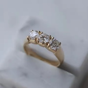 Anillos de compromiso y aniversario de diamantes cultivados en laboratorio de tres piedras de oro de 14 quilates de alta calidad, regalo de joyería fina - Product Image 1