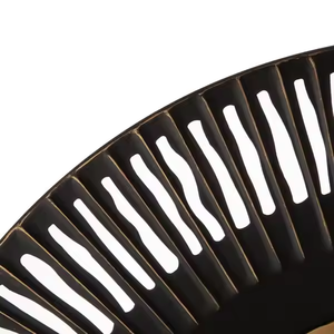 Miroir mural en métal de style design moderne de couleur noire avec une forme personnalisée unique pour la chambre et la salle de bain - Product Image 3