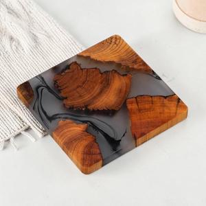 Ensemble de sous-verres modernes en résine et bois faits à la main, sous-verres élégants pour le salon, la salle à manger et la cuisine - Product Image 3