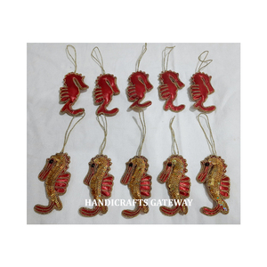 Fabricación y Venta al por Mayor de Adornos Navideños Colgantes con Bordado Zari Hecho a Mano con Diseño Tradicional Indio - Product Image 1