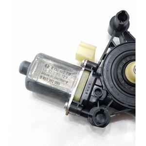 มอเตอร์ไฟฟ้าหน้าต่างด้านหน้าขวา AUDI A3 Sportback Serie (8VS, 8VM) 5Q0959801B (13>) - Product Image 3