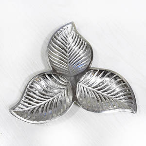 Plateau de service en métal en forme de feuille en aluminium de haute qualité avec finition polie parfait pour les ustensiles de cuisine et la vaisselle - Product Image 1