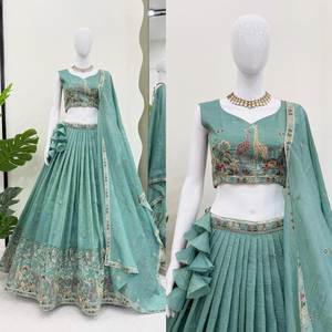 Ensembles tendance pour femmes : Magnifique Lehenga Choli avec broderie en fil Dori et travail de sequins - Product Image 2