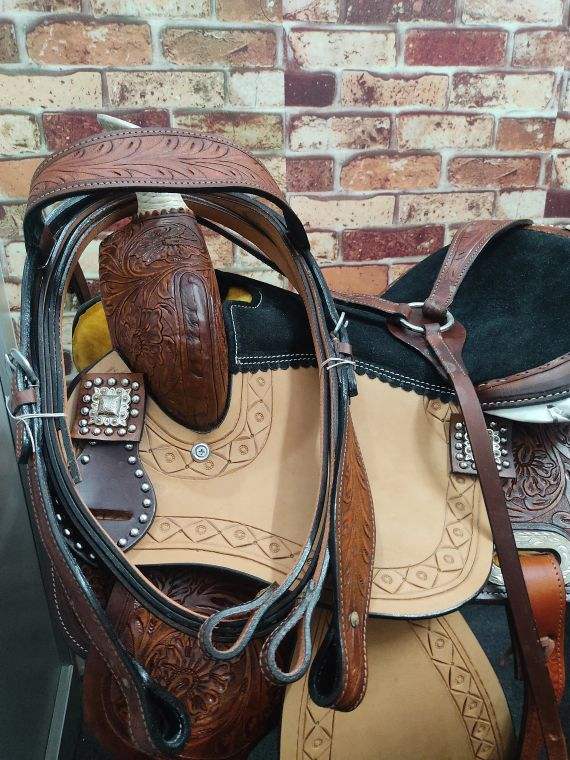 สีน้ำตาล