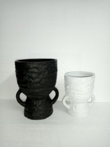 Vase à fleurs en métal en fer d'inspiration victorienne avec un design artistique unique pour les affichages décoratifs haut de gamme dans les maisons et les lieux d'événements - Product Image 6