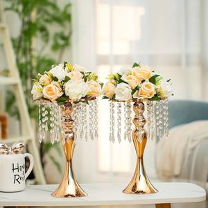 Vases métalliques personnalisés pour la décoration de la maison, de l'hôtel ou de l'événement, parfaits pour les mariages, les restaurants ou les tables de fête. - Product Image 1