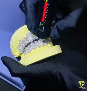 Grillz sur mesure en argent sterling 925 avec des diamants de laboratoire VVS glacés disponibles en argent plaqué or jaune rose et blanc - Product Image 4