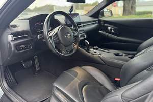 Auto Deportivo Compacto Usado de 2023, Coupé de 2 Puertas, Alto Rendimiento, Manejo Ágil, Sin Accidentes, Listo para Enviar - Product Image 2