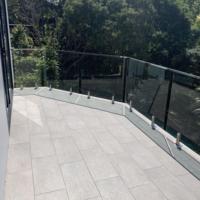 Systèmes de balustrades en verre certifiés pour zones à fort trafic, pour les lieux publics