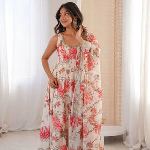 Robe Anarkali classique de conception traditionnelle pour les mariages et les fêtes, disponible aux meilleurs prix en provenance d'Inde - Product Image 1