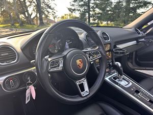 ปี 2019 สำหรับ 718 Boxster S วิ่ง 23,000 ไมล์ เครื่องยนต์เทอร์โบ 350 แรงม้า แบบ Flat-4 พวงมาลัยซ้าย เบาะหนัง หลังคา Panoramic Sunroof กล้องมองหลัง 360 องศา - Product Image 4