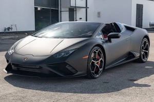 Lamborghini Huracán EVO Spyder 2023 légèrement utilisée, modèle standard - Product Image 3