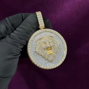 Pendentif personnalisé pour enfants en argent sterling massif, certifié IGI, avec visage de hibou 3D glacé, serti griffe, orné de moissanite VVS, style classique, thème hindouisme - Product Image 2