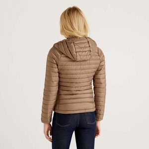 Veste matelassée pour femme en tricot respirant, nouvelle conception, best-seller, personnalisable, imperméable, en nylon et polyester matelassé - Product Image 4