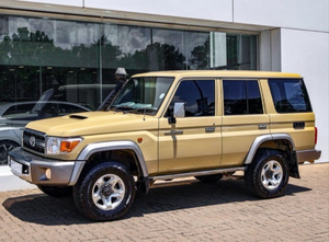 Voiture d'occasion de qualité et abordable, Toyota Land Cruiser 76 4.5 D V8 Station Wagon 2018, conduite à droite - Product Image 3