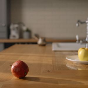 Buffet de cuisine autoportant avec étagères ouvertes, portes à lattes et tiroirs en paniers tressés - Product Image 4