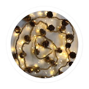 1,8 m. Ghirlanda a batteria con luci LED a forma di corda e pigne (GSC 204690042) - Product Image 1