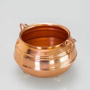 Olla de agua lota de cobre de primera calidad estilo antiguo con diseño grabado, utilizada para rituales espirituales y almacenamiento de agua. - Product Image 5