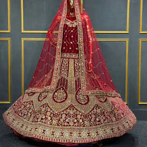 Lehenga de mariée en velours lourd en gros avec un travail complet et une grande évasée, disponible en six couleurs pour les tenues de fête, les tenues festives et les tenues de cérémonie - Product Image 1
