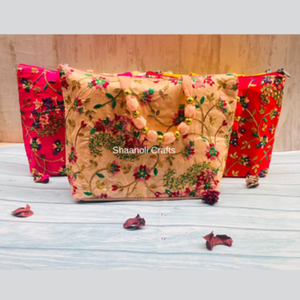 Bolsos de trabajo con parche Meenakari hechos a mano indios bordados Gotta Patti bolsos de trabajo para fiesta de boda y recuerdo de devolución - Product Image 1