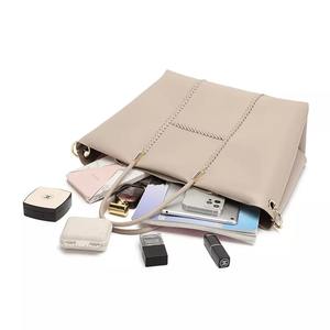 Bolso de cuero de alta calidad para mujer, decoración de cadena de diseño moderno, nueva colección personalizada, venta al por mayor, precio bajo, maximización del desgaste - Product Image 3