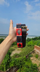 เข็มขัดหนังแท้ LC-26 งานแฮนด์เมด สไตล์โปโล สำหรับผู้ชายและผู้หญิง ทำจากหนังวัว เป็นมิตรกับสิ่งแวดล้อม สีแดงดำ ลายเรขาคณิต หนังฟูลเกรน - Product Image 4