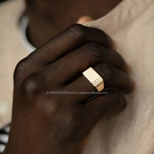 Banda de diamante simulado redondo de Plata de Ley 925 para hombre, anillo de boda de 3 piedras, acabado de cepillo, anillo de sello de plata Starling, regalo para él - Product Image 1