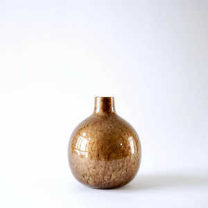 Ensemble de 3 vases de table modernes en métal avec une finition dorée, parfaits pour une décoration intérieure élégante et des pièces d'accent élégantes - Product Image 4