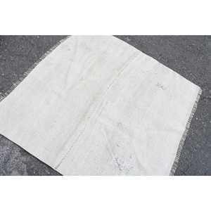 พรมตุรกี 4.7x4.6 ฟุต (143x140 ซม.) ลายดอกไม้สีขาวสไตล์วินเทจ - Product Image 4
