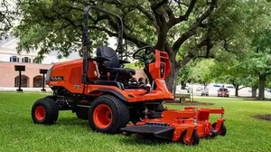 Tondeuse à gazon Kubota GR2120 avec moteur diesel Kubota, performance optimale, livrée avec ramasse-herbe - Product Image 4