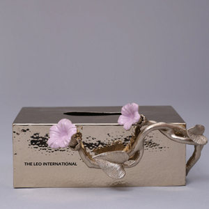 Soporte de tejido acentuado Floral de acero inoxidable de Metal de primera calidad, caja de pañuelos de decoración moderna, accesorios de papel para suministros de Hotel - Product Image 1