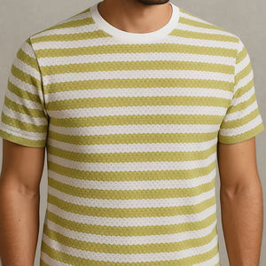 เสื้อยืดไหมพรมลายทางคอกลมแขนสั้นเข้ารูปสำหรับผู้ชาย - Product Image 1