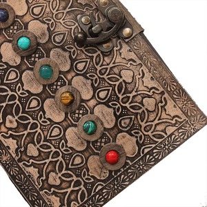 Diario de cuero Vintage de 9x6 pulgadas, diseño en relieve de siete piedras, cierre de bloqueo 200, borde de cubierta antiguo, costura de hilo de sillín - Product Image 5