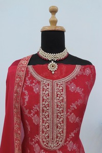 Colección de Ropa India Elegante, Salwar Kameez Pakistaní, Top Bordado en Viscosa Jacquard, Pantalón Santoon con Trabajo de Lentejuelas, Seda - Product Image 5