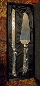 ชุดมีดและที่ตักเค้กสีเงิน ขนาด 13 นิ้ว ทำจากสแตนเลส ชุดตัดเค้กสุดหรูสำหรับงานแต่งงานและงานวันเกิด - Product Image 5