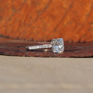 2,15 Ct Cojín Corte Lab Grown Diamond Half Eternity Anillo de compromiso Oro CVD Diamante Aniversario Anillo de regalo para ella - Product Image 3