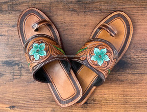 Chanclas planas para exterior informales de cuero de vaca de estilo occidental para mujer auténtica hechas a mano, calzado turquesa con punta abierta - Product Image 3