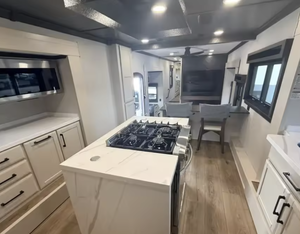 El mejor!! Remolque de Viaje RV Usado 2025 2024 2023 Quinta Rueda RiverStone 421FK Forest River Autocaravanas RV - Product Image 4