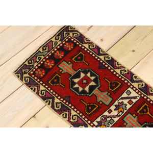 Tapis vintage 1,2 x 2,9 pieds, petit tapis turc, tapis en laine rouge à motifs floraux - Product Image 4