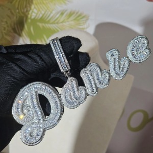 Collar con Colgante de Nombre en Plata 925 Chapada en Oro con Diamante Moissanite Corte Baguette VVS de Moda para Raperos a Bajo Precio - Product Image 2