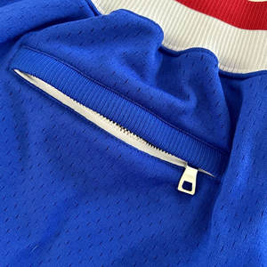 Services OEM High Street Style Solid Mid Basketball Shorts 100% Polyester Respirant Couleurs personnalisées Vêtements pour jeunes pour la vente en ligne - Product Image 3