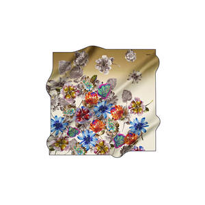 Pañuelo Cuadrado de Seda Crepé Satinado Beige con Estampado Floral - Product Image 1