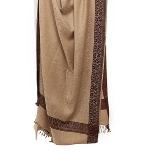 ผ้าคลุมไหล่ขนสัตว์ยาวสีพื้นตรงจากโรงงานสำหรับผู้หญิงมุสลิม - Product Image 6