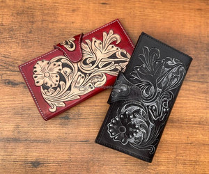 Nouveau véritable cuir repoussé à la main embrayages à deux volets femmes portefeuilles conçus vente chaude en cuir repoussé Unique élégant portefeuilles - Product Image 4