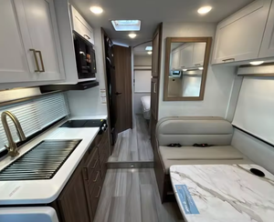 Autocaravana/Remolque de Viaje CLEAN Usado 2023 2024 T-h-o-r E-d-d-i-e B-a-u-e-r 22E-D-F - Product Image 2
