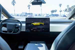 Tesla Cybertruck Cyber Beast 2024, Tracción en las Cuatro Ruedas, Bajo Kilometraje, Turbo, Cuero Oscuro, Caja de Cambios Automática, Volante a la Izquierda - Product Image 4