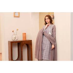 MIRAKHI Collection Printemps/Été 3 pièces : Chemise en mousseline brodée ChickenKari avec dupatta en tissu slub BIC-6900 LAWN Tube – Idéal pour les sports de plein air - Product Image 3