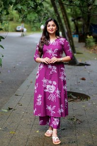 Perfect <b>for</b> wedding/ <b>festive</b> celebrations/cultural gatherings premium-quality ethnic wear exquisite women Kurti/ Kurta Set Piece - Product Image 3
